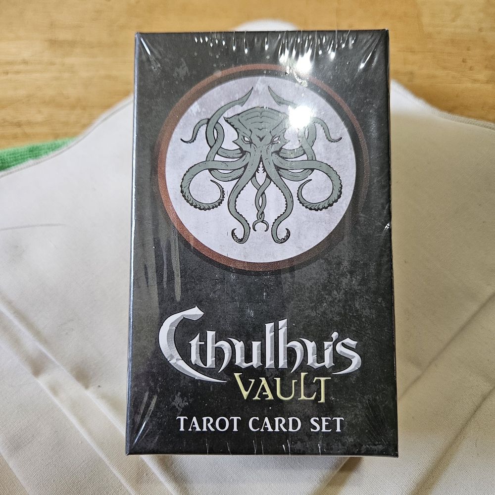 Cthulhu's Vault Tarot Card Set – Black with Green Artwork